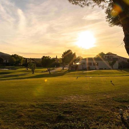 Magnifique Vue Lac Au Golf De Pont-Royal Mallemort Extérieur photo